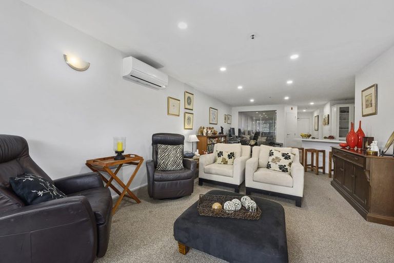 Photo of property in 1c/175 Hurstmere Road, Takapuna, Auckland, 0622