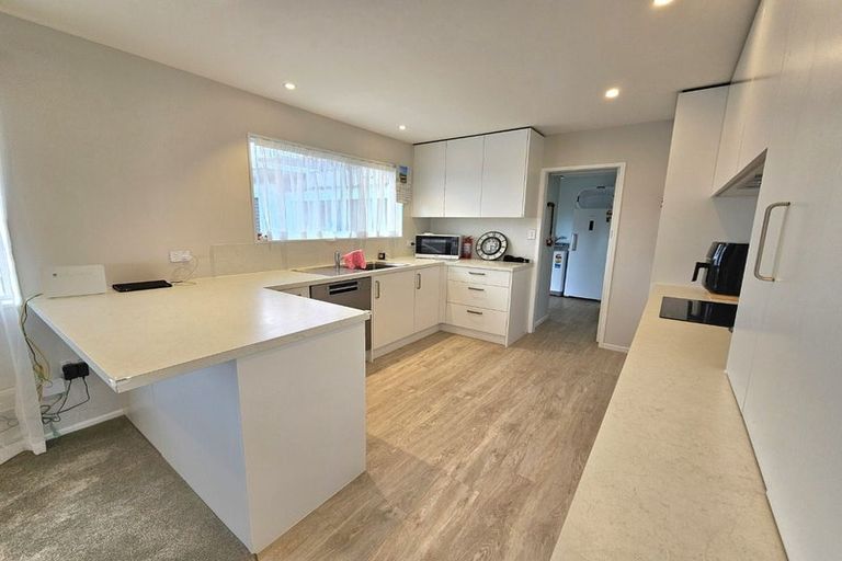 Photo of property in 4 Poplar Grove, Whalers Gate, New Plymouth, 4310