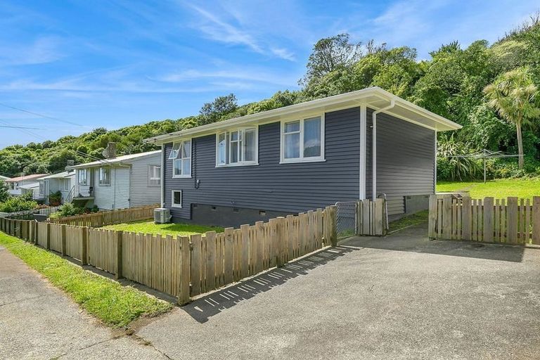 Photo of property in 38 Cardiff Crescent, Cannons Creek, Porirua, 5024