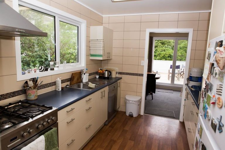 Photo of property in 15 Gloaming Hill, Titahi Bay, Porirua, 5022