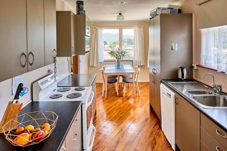 Photo of property in 9 Falcon Street, Cannons Creek, Porirua, 5024