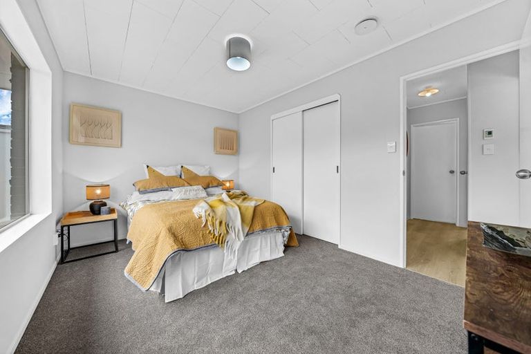 Photo of property in 2/37 Blacklock Avenue, Henderson, Auckland, 0612
