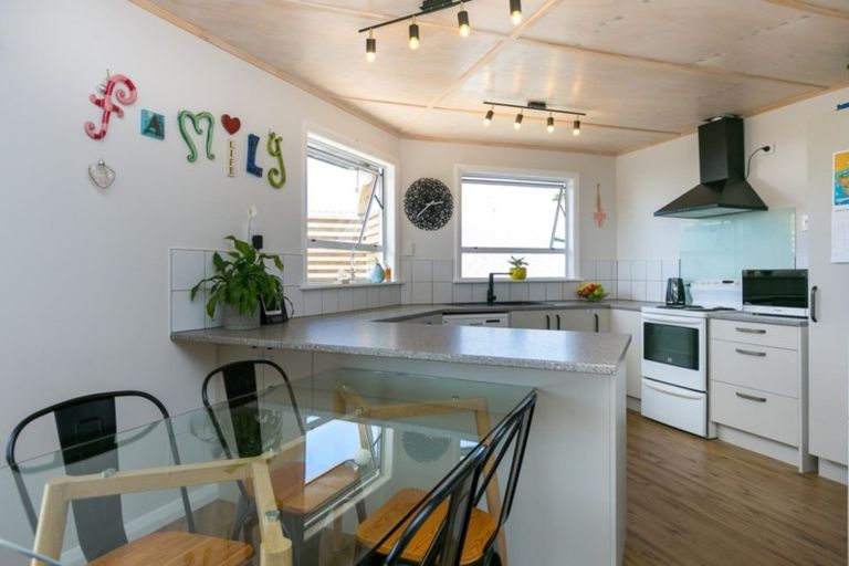 Photo of property in 26 Wallath Road, Westown, New Plymouth, 4310