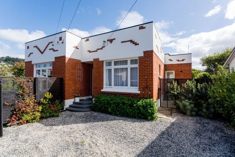 Photo of property in 92 Hargest Crescent, Saint Clair, Dunedin, 9012