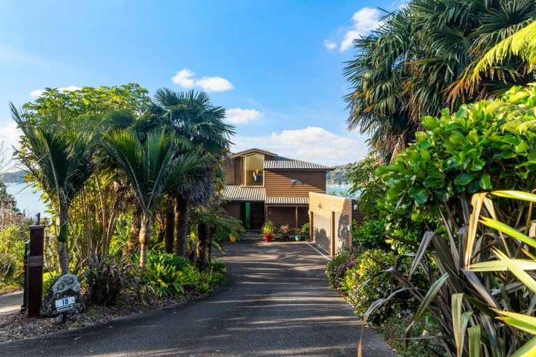 Photo of property in 18 Kaha Place, Russell, 0272