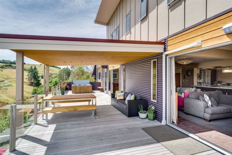 Photo of property in 104 Tironui Drive, Taradale, Napier, 4112