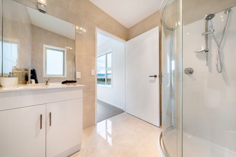 Photo of property in 74f Heretaunga Square, Silverstream, Upper Hutt, 5019