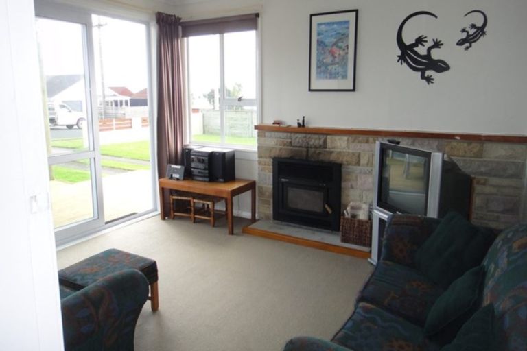 Photo of property in 19 Pitcairn Street, Oakura, 4314