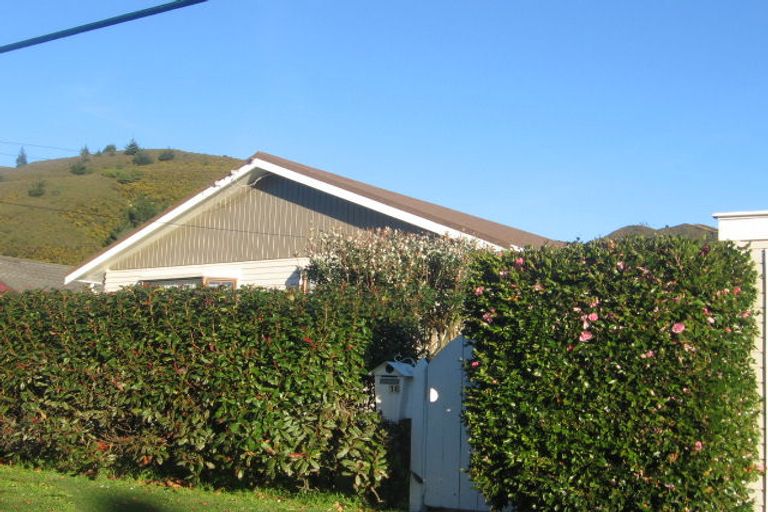 Photo of property in 16 Burnside Street, Waterloo, Lower Hutt, 5011