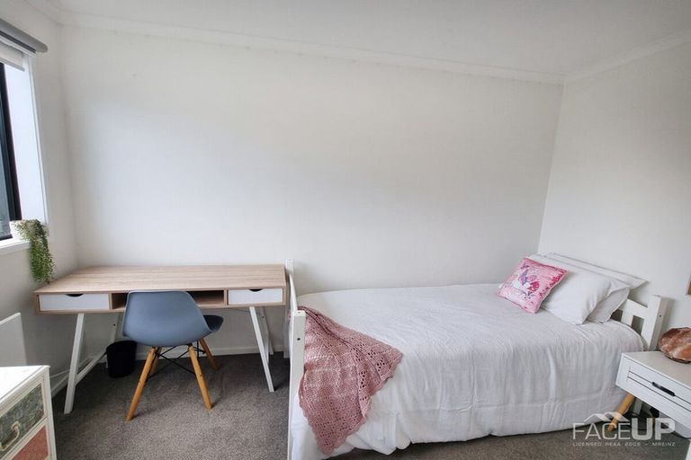 Photo of property in 32/1 Scott Road, Hobsonville, Auckland, 0616