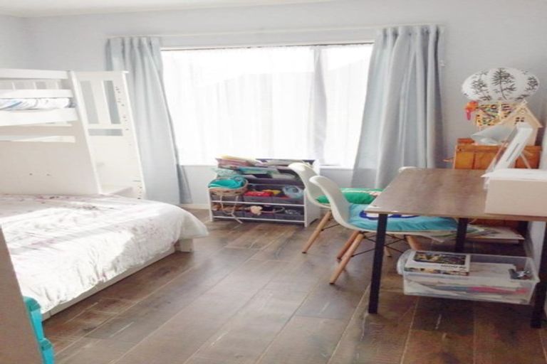 Photo of property in 1 Altair Place, Windsor Park, Auckland, 0632