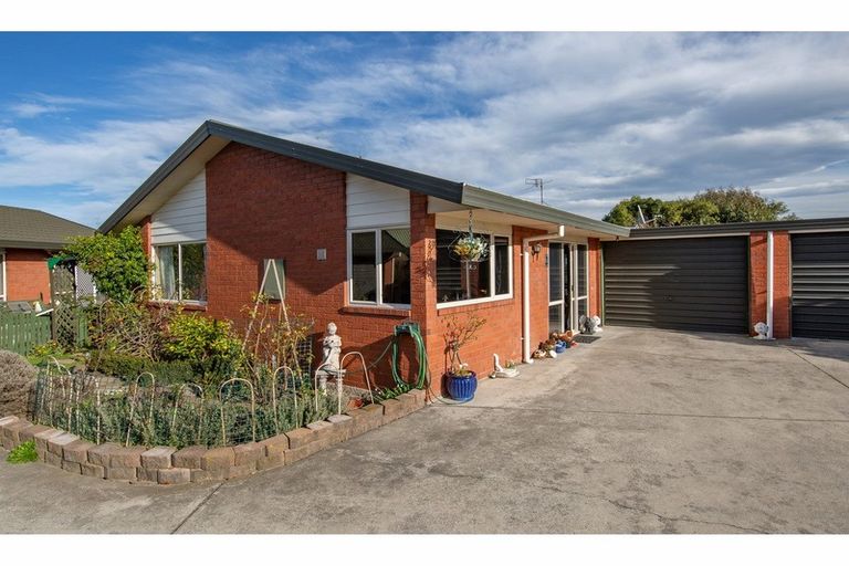 Photo of property in 2/479 Main South Road, Hornby, Christchurch, 8042