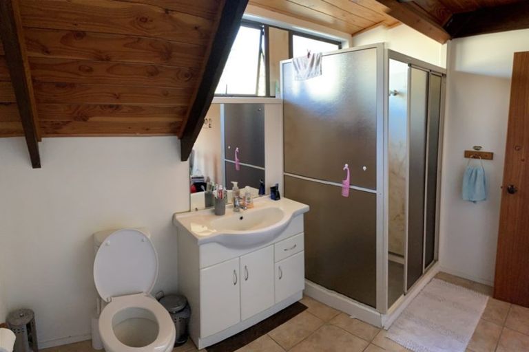 Photo of property in 56 Archibald Road, Kelston, Auckland, 0602