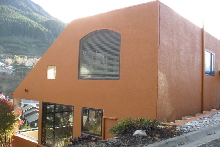 Photo of property in 1 Pine Lane, Sunshine Bay, Queenstown, 9300