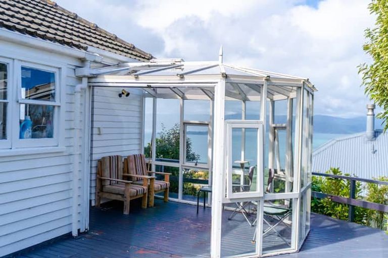 Photo of property in 94 Nicholson Road, Khandallah, Wellington, 6035