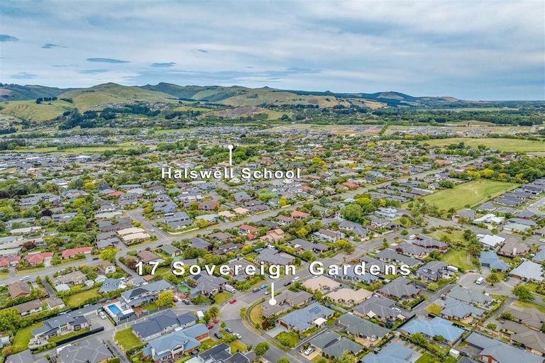 Photo of property in 17 Sovereign Gardens, Halswell, Christchurch, 8025
