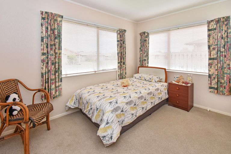 Photo of property in 15 Tonson Place, Weymouth, Auckland, 2103