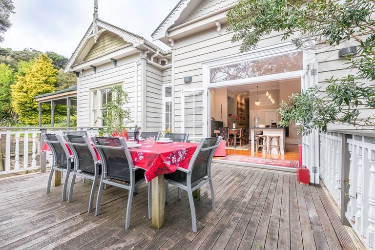 Photo of property in 54 Tinopai Road, Titirangi, Auckland, 0604