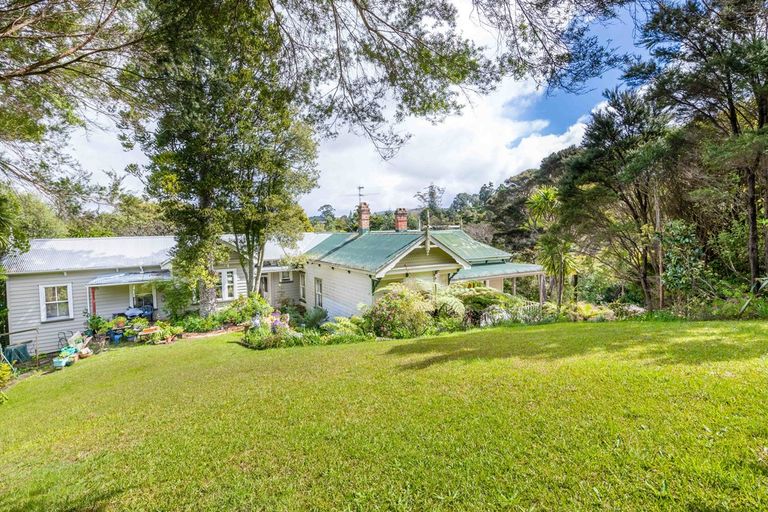 Photo of property in 54 Tinopai Road, Titirangi, Auckland, 0604