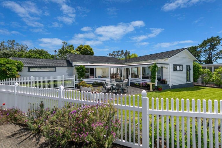 Photo of property in 49a Roland Road, Greenhithe, Auckland, 0632