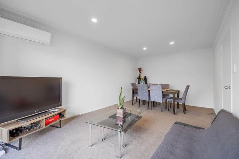 Photo of property in 2/18 Fowler Street, Northcote, Auckland, 0627