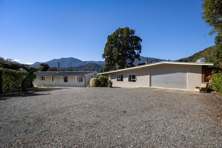 Photo of property in 25 Kamahi Road, Tennyson Inlet, Rai Valley, 7195