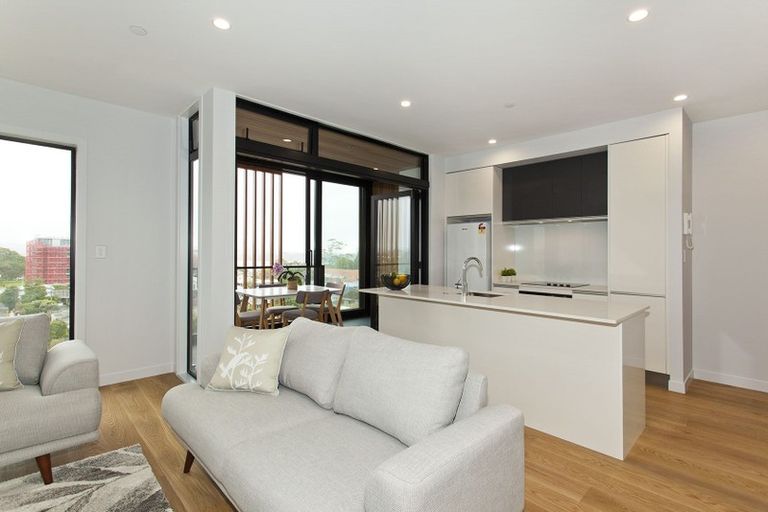 Photo of property in Frank Sargeson Apts, 501/74 Anzac Street, Takapuna, Auckland, 0622