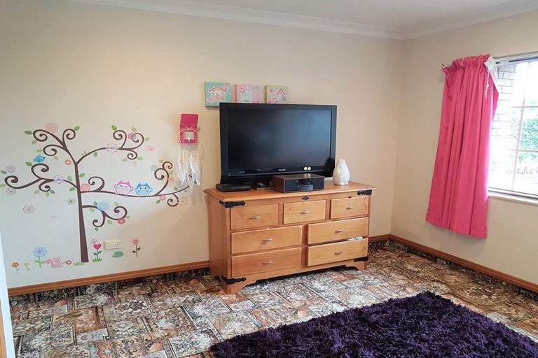 Photo of property in 25 Pohutukawa Drive, Opunake, 4616