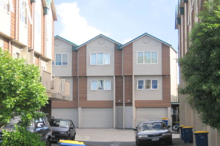 Photo of property in 2/49 Henderson Valley, Henderson, Auckland, 0612