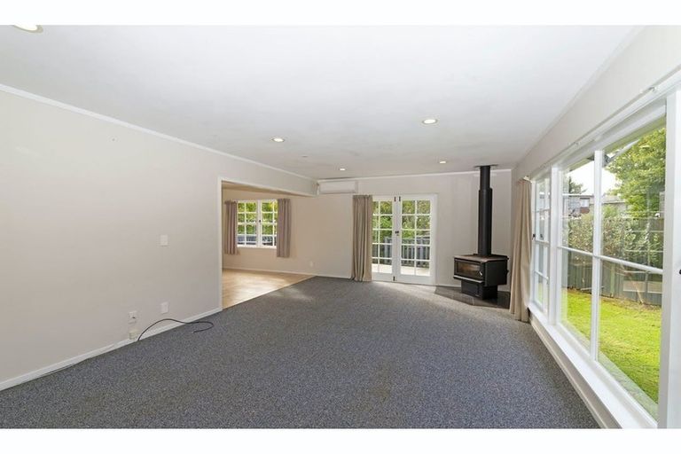 Photo of property in 19 Cyclarama Crescent, Massey, Auckland, 0614