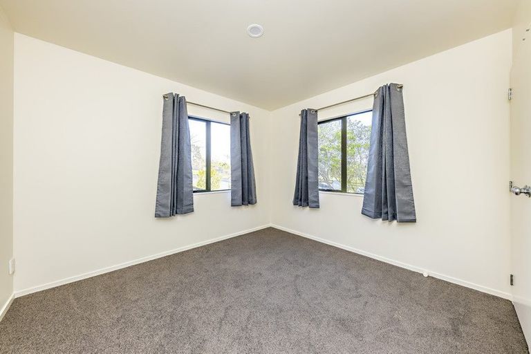 Photo of property in 1/3 Orwell Road, Greenhithe, Auckland, 0632