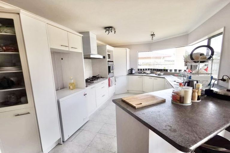 Photo of property in 13 Trossach Place, Wattle Downs, Auckland, 2103