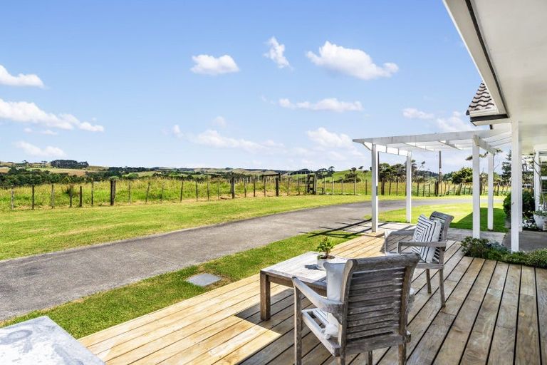 Photo of property in 286 Muriwai Valley Road, Muriwai, Waimauku, 0881