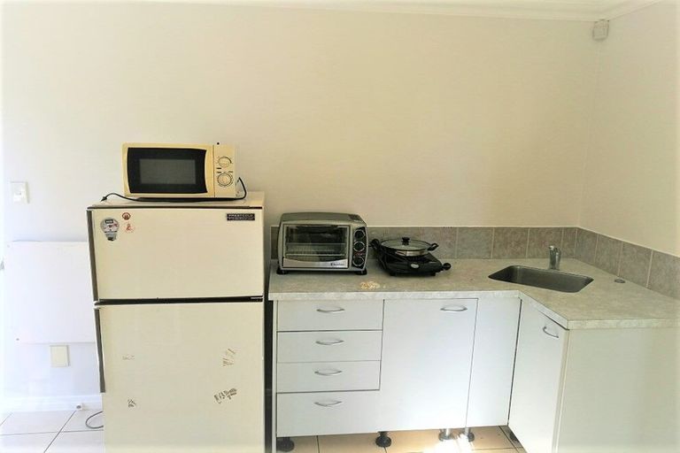 Photo of property in 18 Cheryl Place, Hillcrest, Auckland, 0627