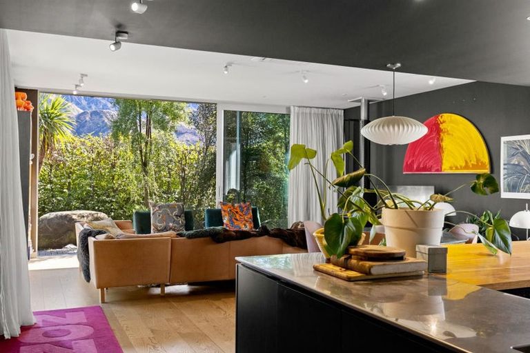 Photo of property in 11 Advance Terrace, Arrowtown, 9302