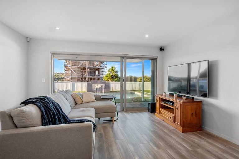 Photo of property in 15 Beechwood Road, Rothesay Bay, Auckland, 0630