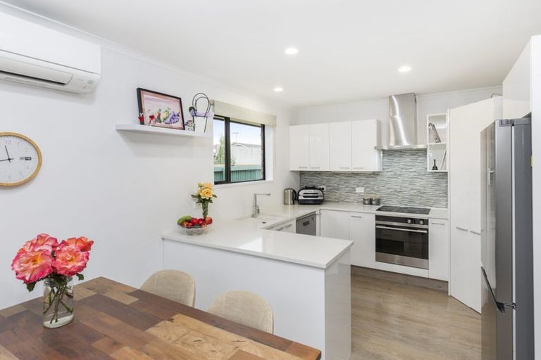 Photo of property in 2/17 Cunningham Place, Halswell, Christchurch, 8025