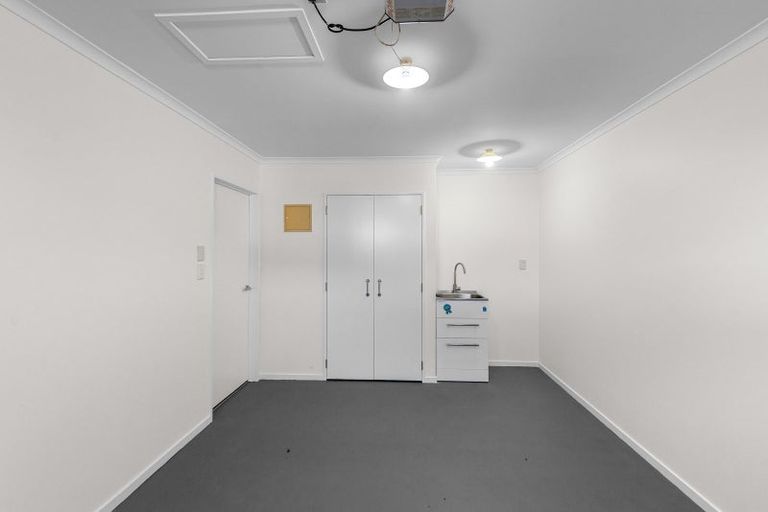 Photo of property in 3 Regents Park Place, Westgate, Auckland, 0614