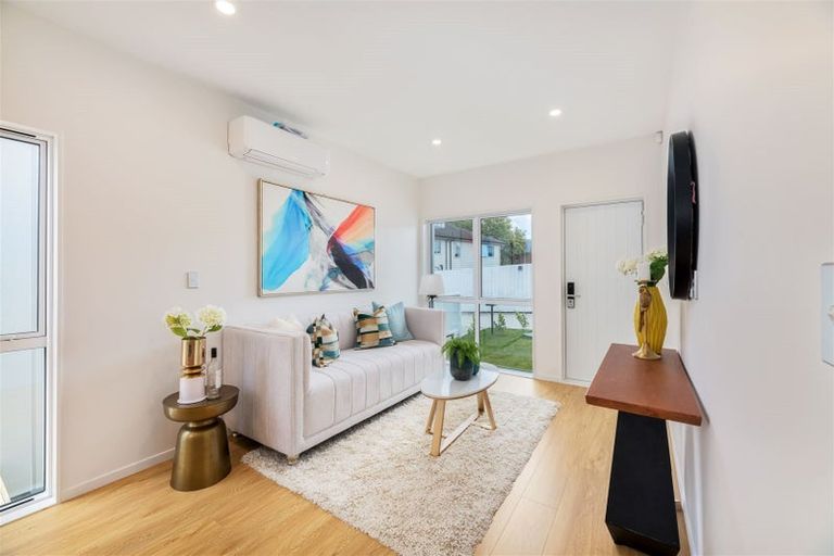 Photo of property in 3d Kingdale Road, Henderson, Auckland, 0610