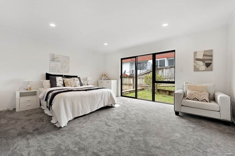 Photo of property in 11 Bob Charles Drive, Golflands, Auckland, 2013