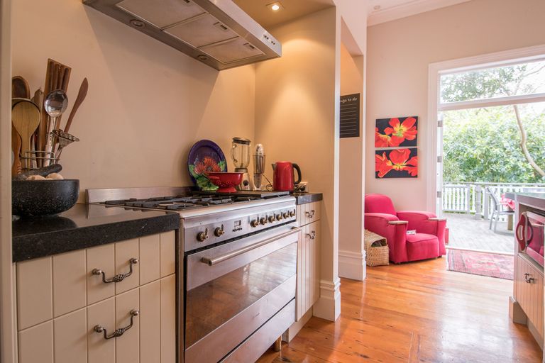 Photo of property in 54 Tinopai Road, Titirangi, Auckland, 0604