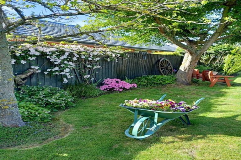 Photo of property in 18 Paget Drive, Woodend, 7610