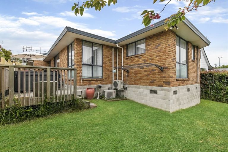 Photo of property in 13a Pax Avenue, Forrest Hill, Auckland, 0620