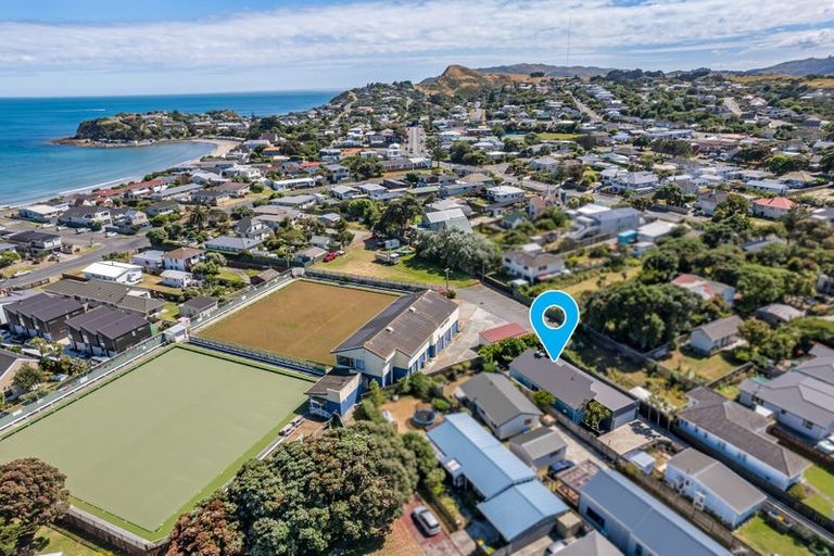 Photo of property in 8a Whitehouse Road, Titahi Bay, Porirua, 5022