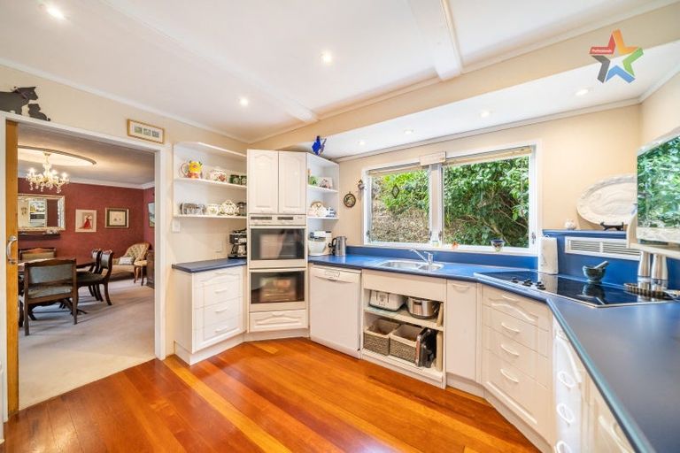 Photo of property in 5 Mokopuna Grove, Stokes Valley, Lower Hutt, 5019