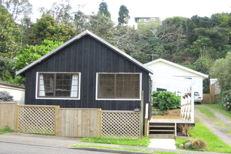 Photo of property in 22 Bracken Street, New Plymouth, 4310