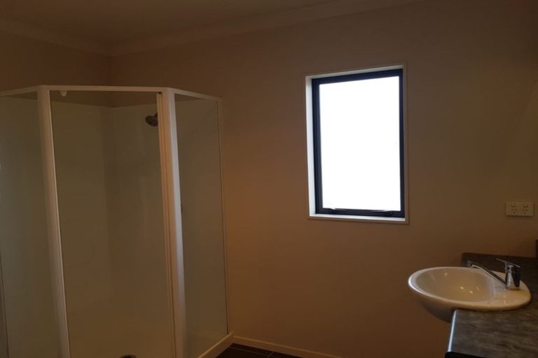 Photo of property in 11 Bridgefield Crescent, Flat Bush, Auckland, 2016