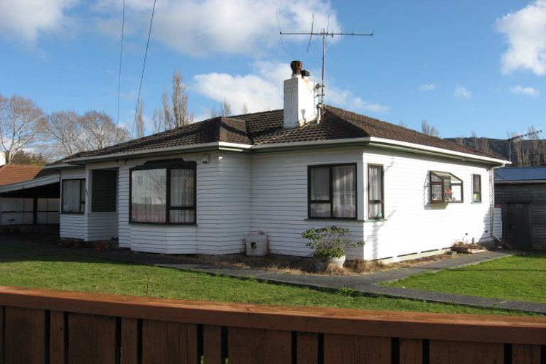 Photo of property in 142 Main Road, Wainuiomata, Lower Hutt, 5014