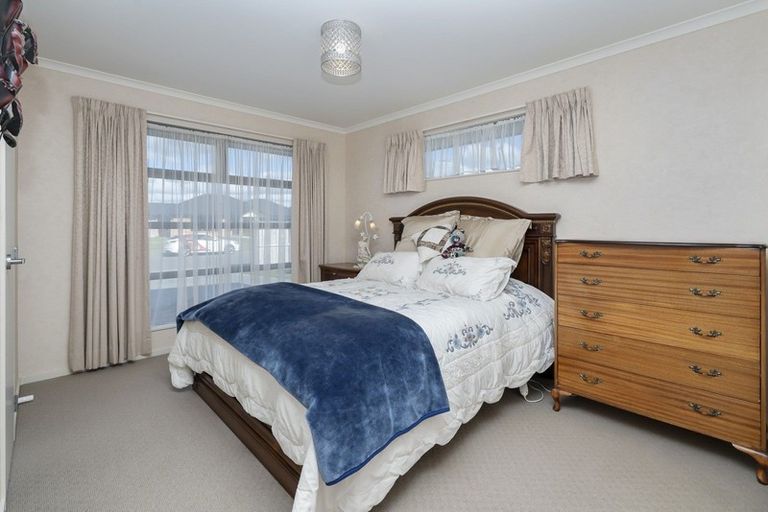 Photo of property in 25 Geneva Terrace, Kelvin Grove, Palmerston North, 4414