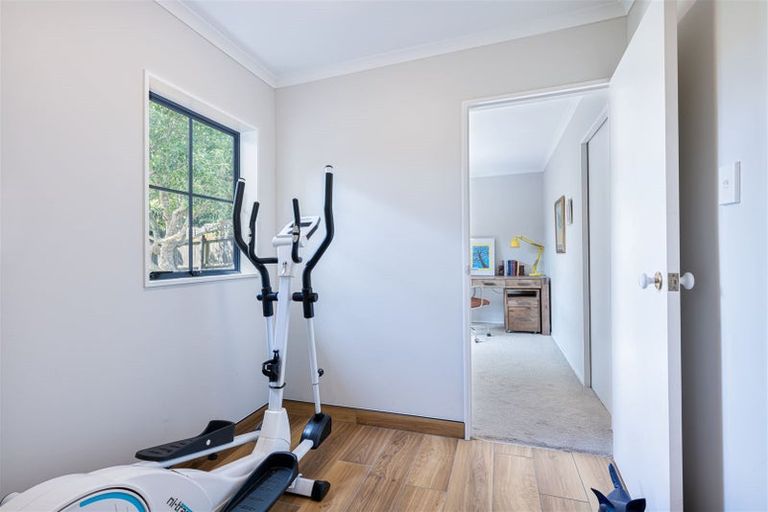 Photo of property in 85 Buscomb Avenue, Henderson, Auckland, 0610